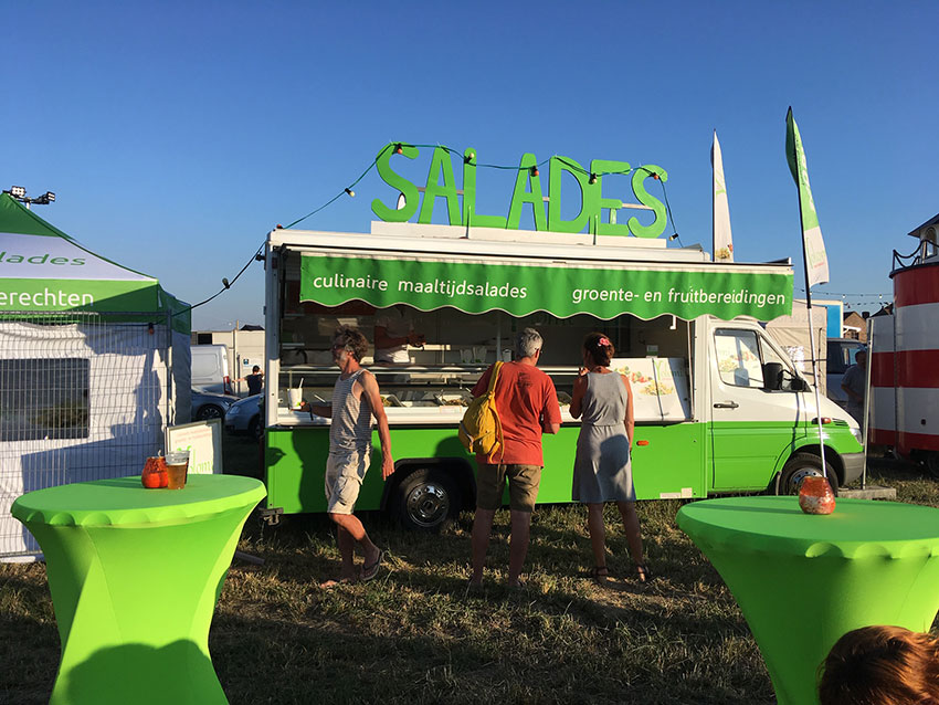 Foodtruck Yolomi op Dranouterfestival. Yolomi Catering en Foodtrucks - Ieper, Kortrijk, Diksmuide, Veurne - Salades en gezonde voeding